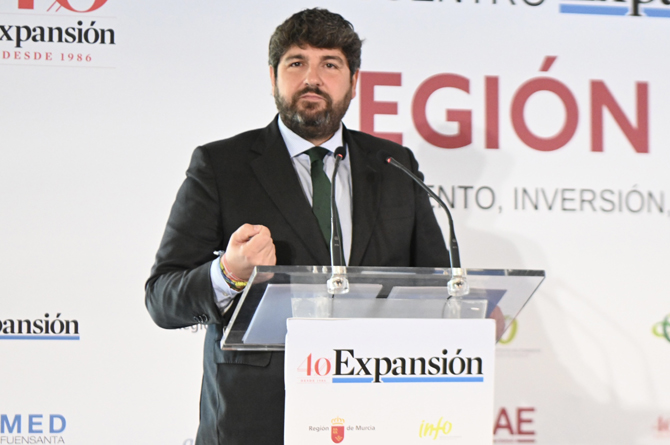 L&oacute;pez Miras durante la inauguraci&oacute;n del &lsquo;Foro Regi&oacute;n de Murcia: crecimiento, inversi&oacute;n, innovaci&oacute;n'