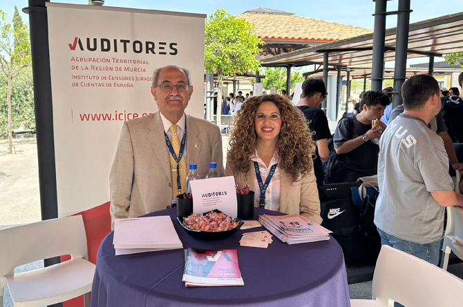 Los auditores acercan a los estudiantes de la UCAM las salidas profesionales del sector