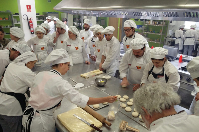 Alumnos de una escuela de hosteler&iacute;a