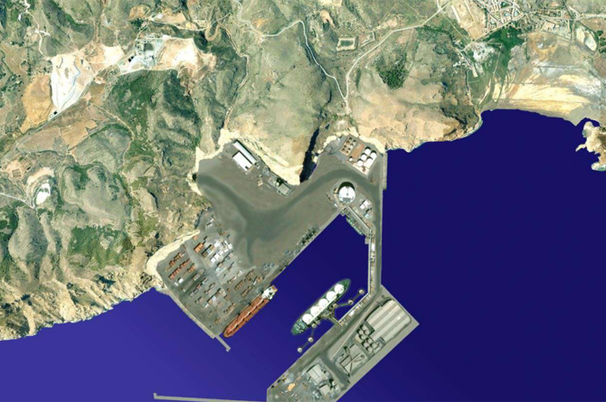 Recreación aérea del puerto de El Gorguel; a la derecha, la bahía de Escombreras