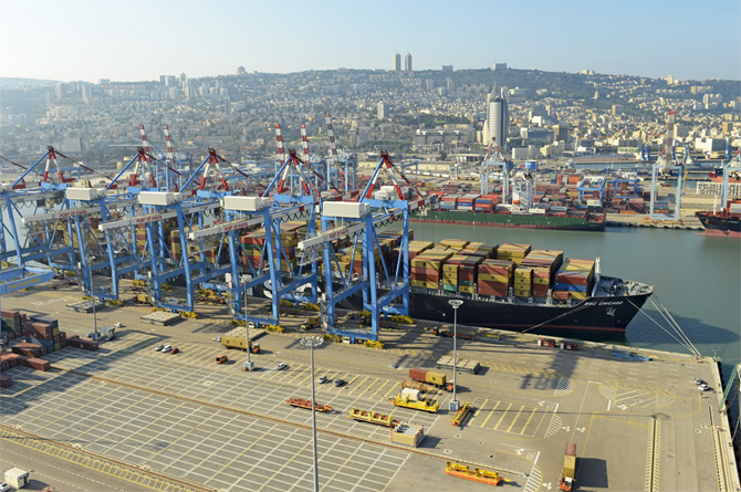 Puerto de Haifa, principal entrada de productos a Israel