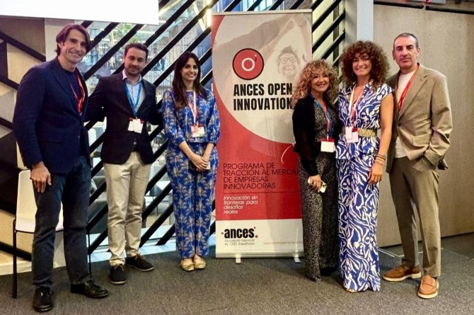 Equippo de SmartWay junto a la directora del Ceeim