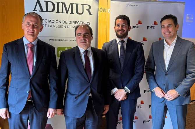 Foto de familia de los ponentes participantes