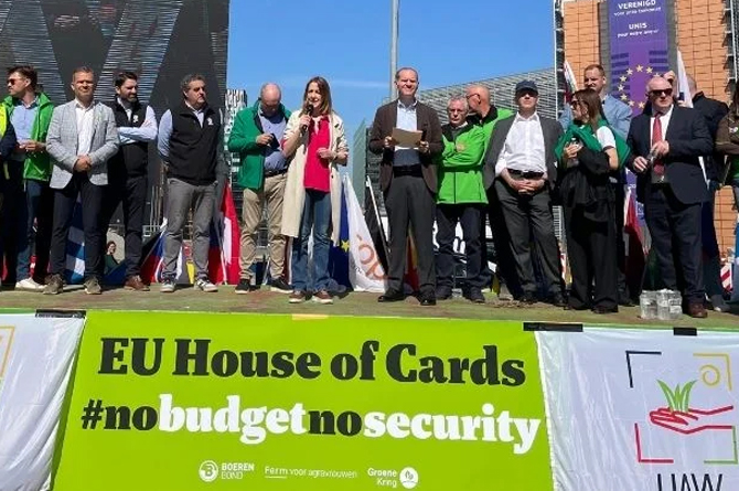 Agricultores españoles junto a colegas europeos, hoy en Bruselas