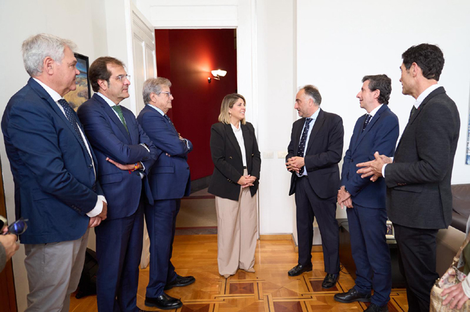 Representantes del Registro de Economistas Asesores Fiscales y del Colegio de Murcia, con la alcaldesa de Cartagena y el presidente del Puerto