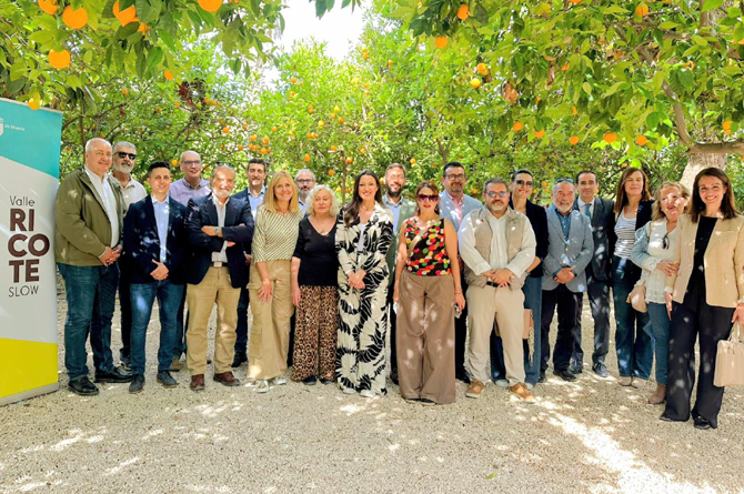 La consejera Carmen Conesa y el resto de autoridades, empresarios y técnicos asistentes
