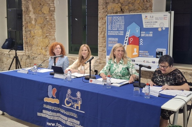 La consejera de Empleo, Marisa López Aragón, inaugura la IV Feria de Empleo