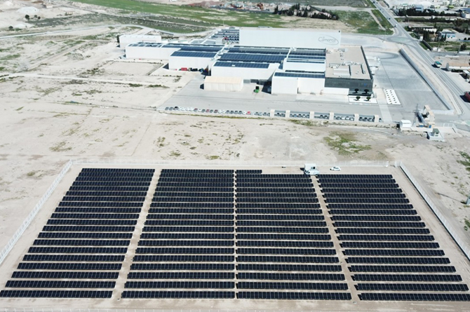 Huerto solar en la parcela que ocupa La Comarca, en Lorca