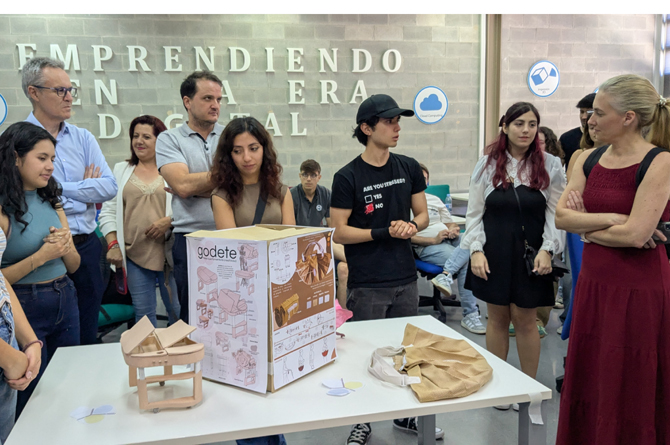 La exposición permanecerá en el Ceeic hasta el 29 de mayo