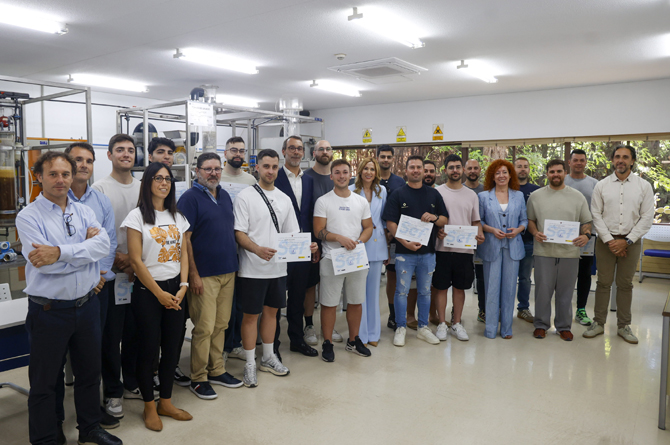 Una veintena de alumnos se certifica en gestión y control de planta química