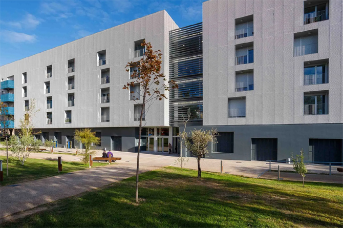 Los extranjeros salvan un mercado inmobiliario que sigue a la baja en la Región y en España