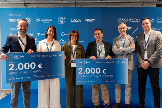 Foto de familia de los premiados