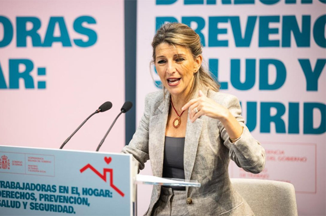 Trabajo refuerza la persecución a las plataformas que cobran por intermediar en la contratación de empleadas del hogar