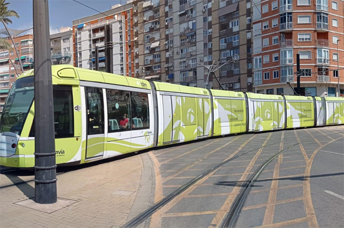El uso del transporte público vuelve a cifras positivas tras el bache de febrero