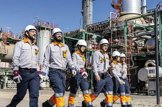 La producción regional de energía se disparó un 34% en marzo tras el cierre del Estrecho de Ormuz