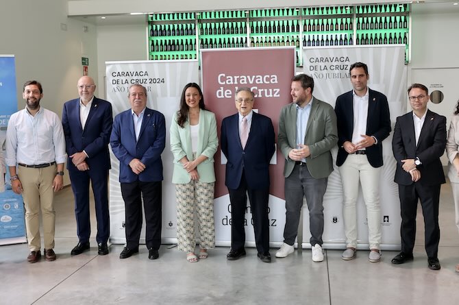 Algunos de los miembros del Patronato de la Fundación Camino de la Cruz, antes de iniciar la reunión celebrada en Estrella de Levante