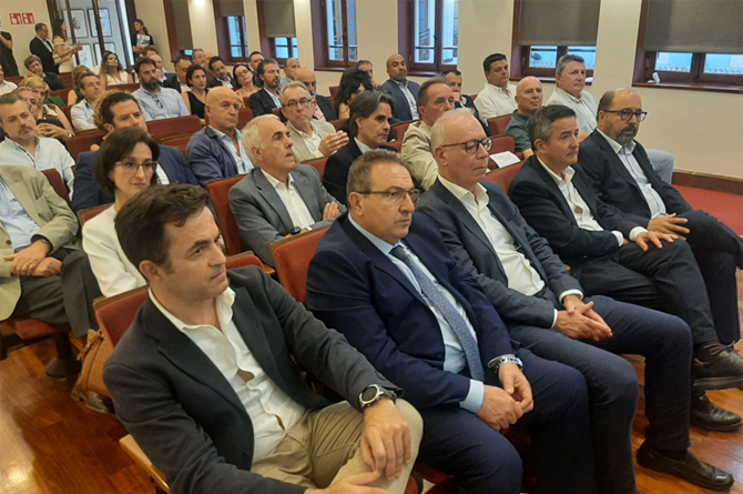 Ponentes y asistentes a la jornada organizada por el Círculo de Economía