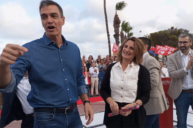 Pedro Sánchez y Teresa Ribera el pasado 31 de mayo en un mitin en Los Alcázares