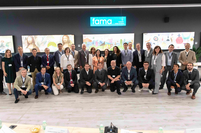 Foto de familia de los asistentes a la Asamblea General de la Fundación Isaac Peral