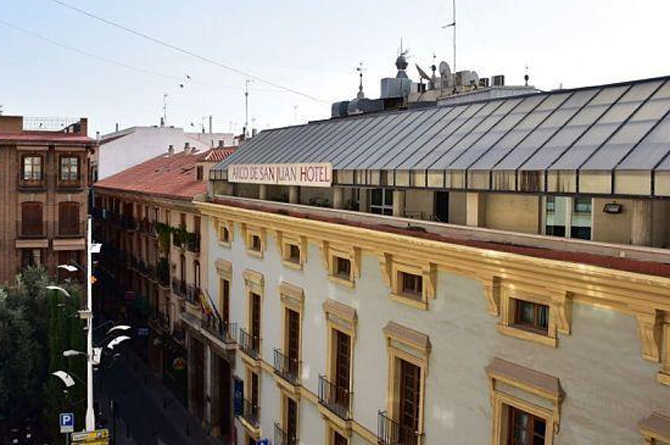 Hotel Arco de San Juan, cerrado desde el año 2000 y cuya reapertura se prevé en torno a la Semana Santa del año próximo