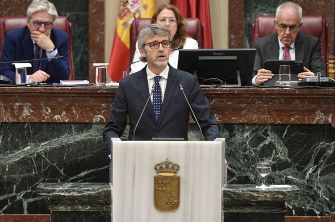 El consejero de Hacienda, Luis Alberto Marín, durante una intervención en la Asamblea Regional