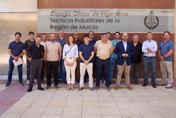 Ingenieros participantes en el curso celebrado en el Colegio de Ingenieros Técnicos Industriales