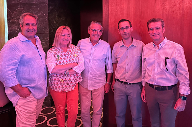 Javier Sierra, segundo por la derecha, acompañado de Juan Miguel Blanco, Mayte Arocas, Francisco Martínez Ruiz y Luis Gálvez