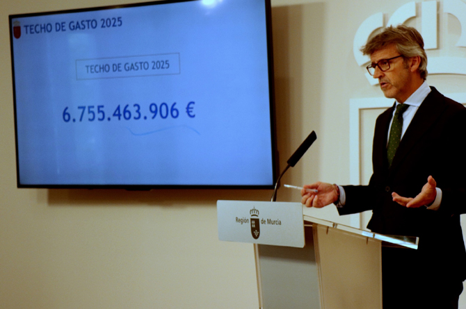 El consejero Luis Alberto Marín durante la presentación hoy del techo de gasto