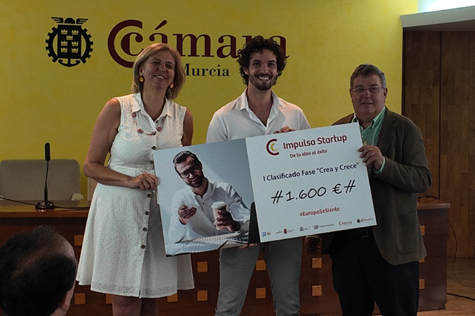 La Cámara de Murcia premia una guía para elegir coches de segunda mano
