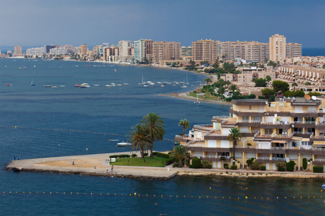 La Manga concentra un gran n&uacute;mero de alojamientos tur&iacute;sticos de toda &iacute;ndole
