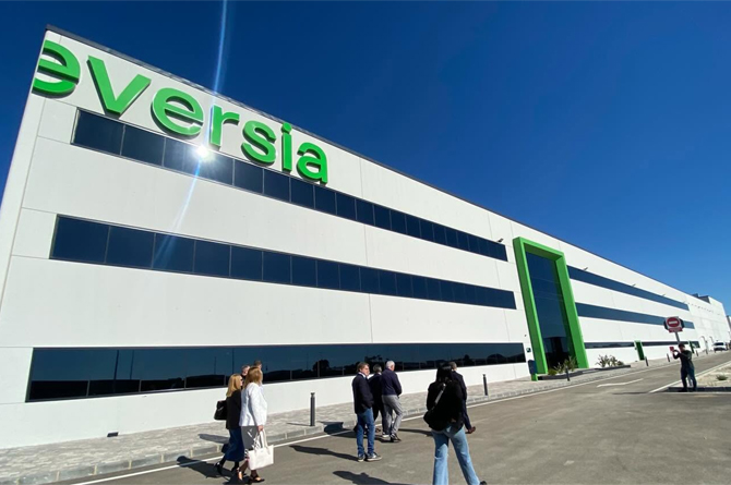 Instalaciones de Eversia en el pol&iacute;goco El Saladar II, en Lorqu&iacute;