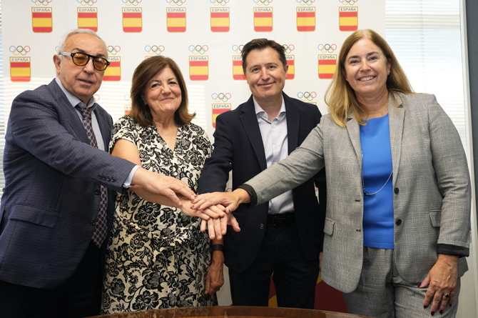 Alejandro Blanco, presidente del COE; Mar&iacute;a Dolores Garc&iacute;a, presidenta de la UCAM; Bego&ntilde;a Goicoechea, directora de ventas de Telef&oacute;nica, y Javier Alfaro, fundador y CEO de Podoactiva