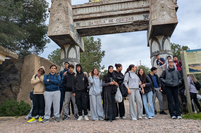 Alumnos durante algunas de las distintas actividades del proyecto educativo