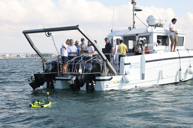 Observaci&oacute;n de las boyas desde el buque UPCT Ocean Mind