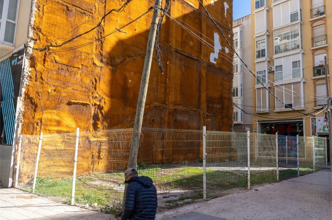 Uno de los solares vac&iacute;os en el casco hist&oacute;rico de Cartagena