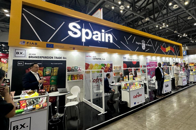 Expositores de las empresas regionales que han participado en la 'Seoul Food & Hotel'