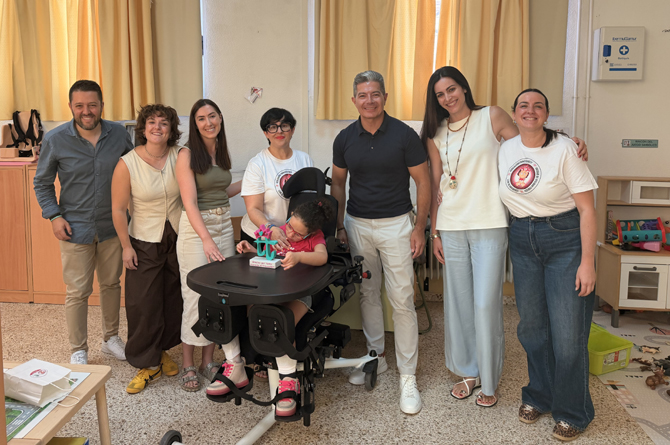 Pedro Garc&iacute;a, tercero por la derecha, con miembros de la Delegaci&oacute;n Este de la asociaci&oacute;n Mi Princesa Rett
