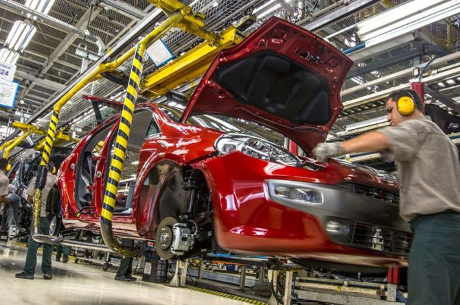 La fabricaci&oacute;n de bienes de equipo duradero se mantiene en retroceso