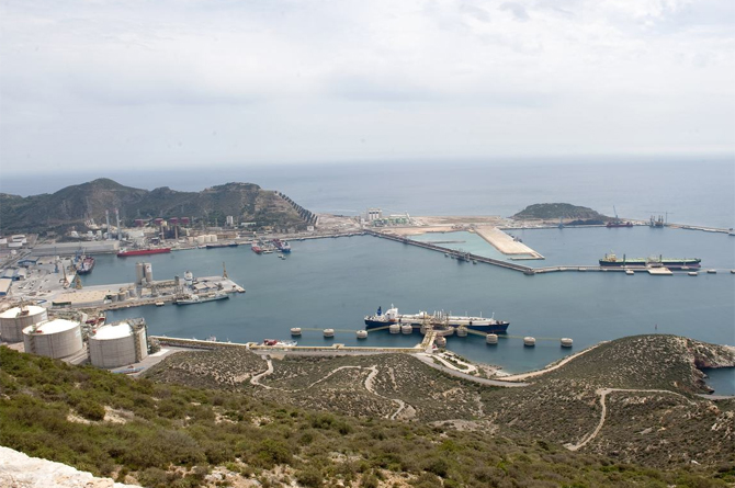 Vista a&eacute;rea de la d&aacute;rsena de Escombreras