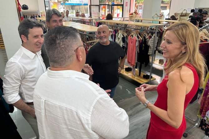 La consejera de Empresa, Marisa López Aragón, en la visita a 'La Recuperadora'