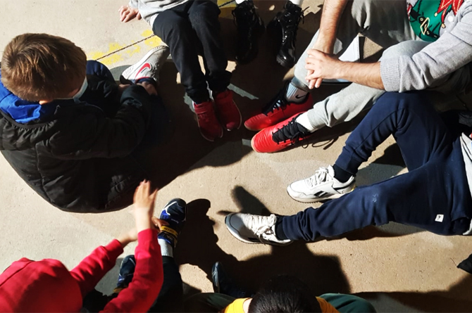 Imagen de una actividad con niños organizada por Adamur