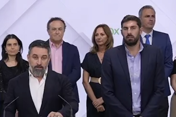 Abascal y Antelo en el anuncio de la dimisión en bloque