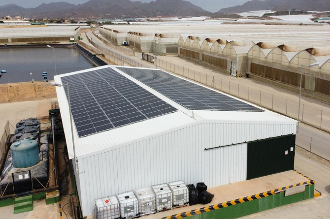 Instalación fotovoltaica sobre cubierta en una nave de Perichán