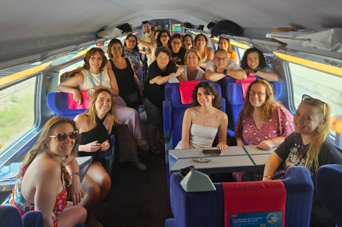 Representantes de agencias de viaje, en el Ouigo Madrid-Murcia