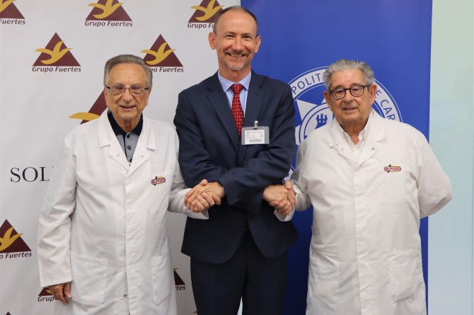 De izquierda a derecha: Tomás Fuertes, presidente de Grupo Fuertes; Mathieu Kessler, rector de la UPCT, y José Fuertes, consejero delegado de Grupo Fuertes