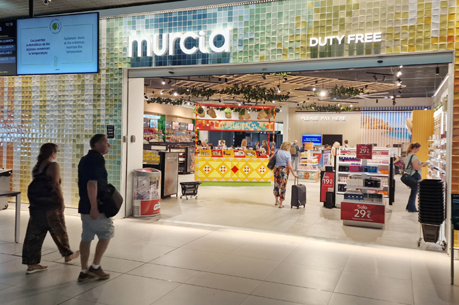 Renovado Duty Free en el aeropuerto de Corvera