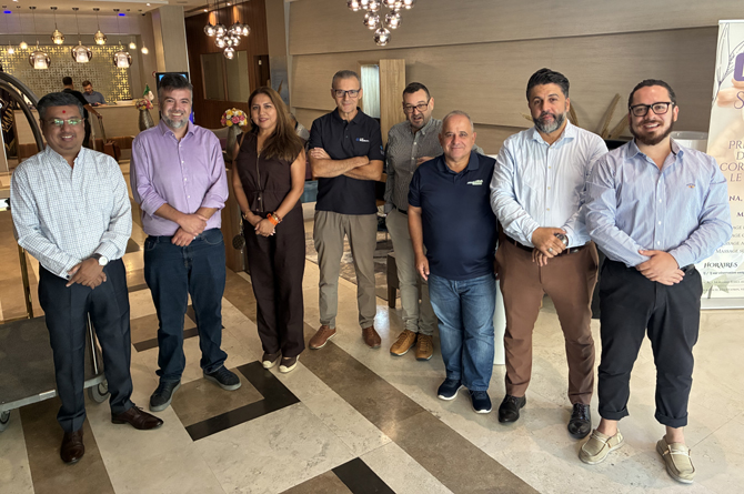 Miebros de la delegaci&oacute;n comercial en Argelia