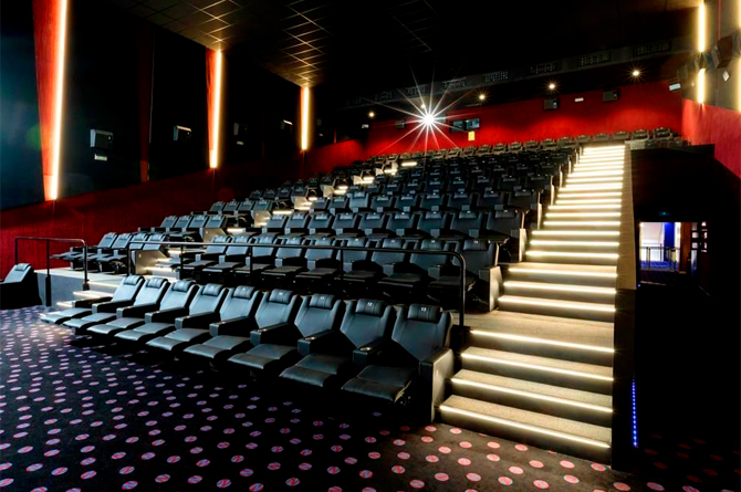 Sala de cine del centro comercial Thader