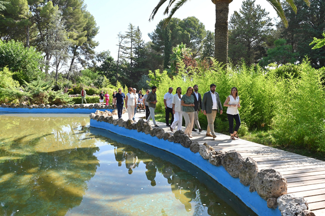 L&oacute;pez Miras visita el renovado Jard&iacute;n Bot&aacute;nico de Jumilla