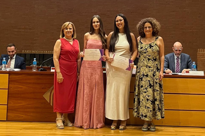Momento de entrega de las becas en la Universidad de Castilla-La Mancha